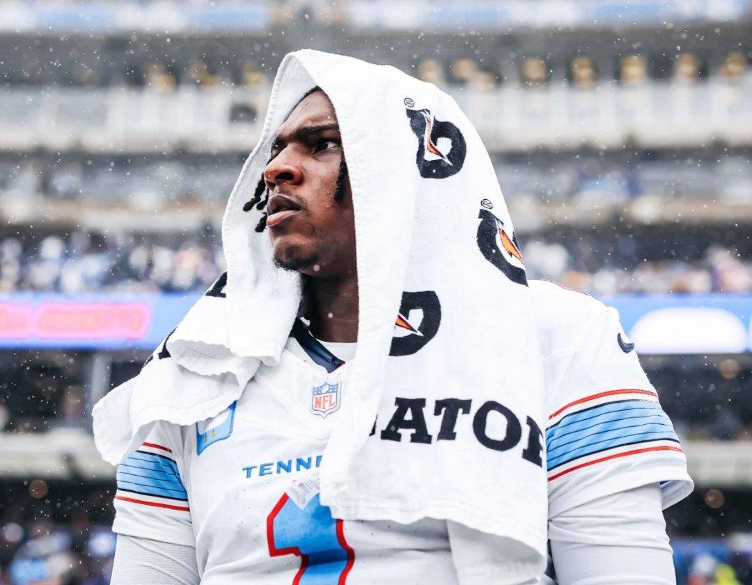 Titans not interested in benching QB Ward