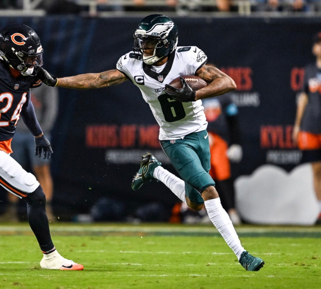 Eagles preparing to play without DeVonta Smith