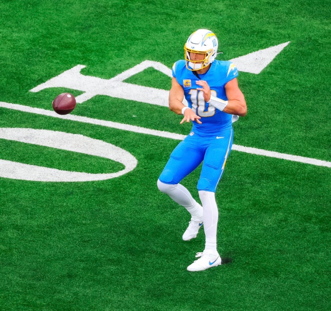 Schefter: Chargers have not discussed trading Herbert