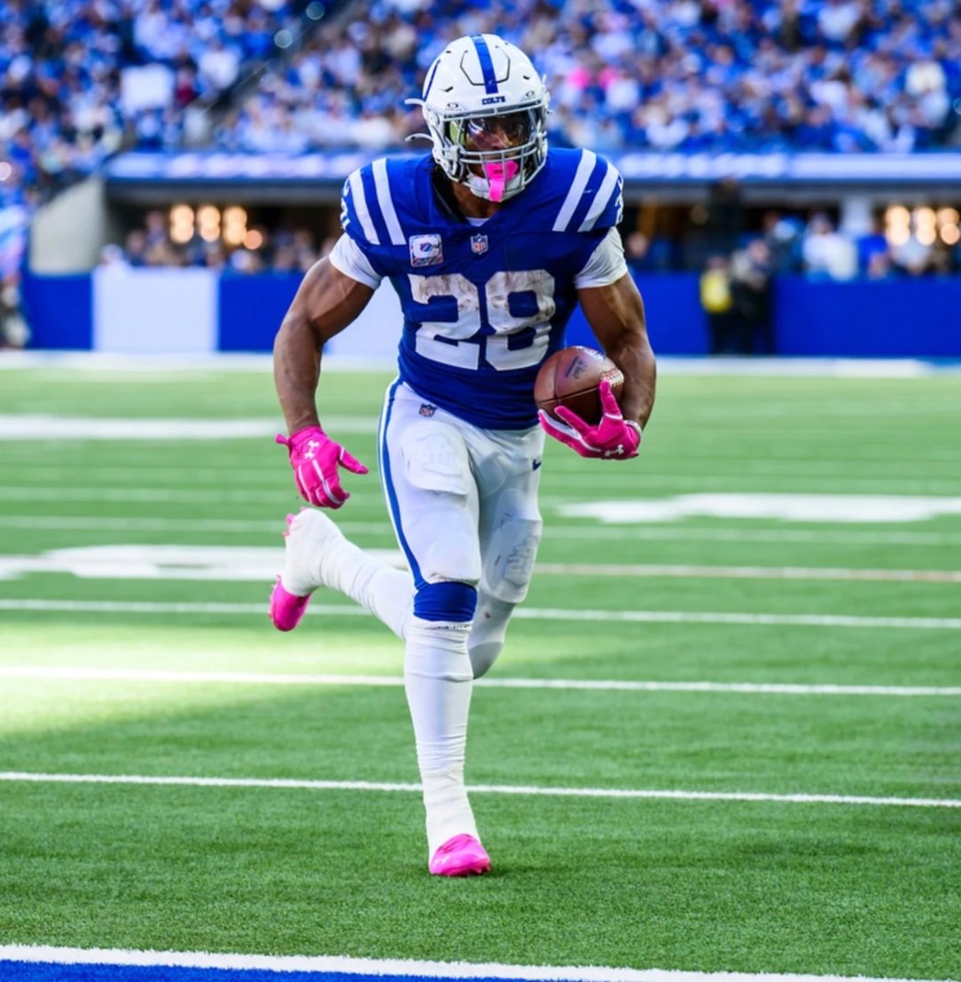 League buzz about Taylor and Barkley availability